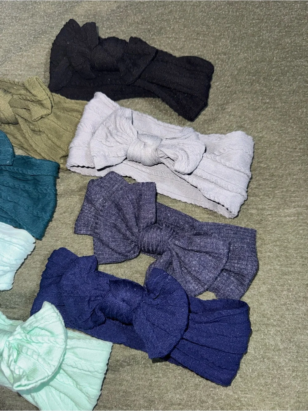 cable knit bows (8) - assorted colors USED